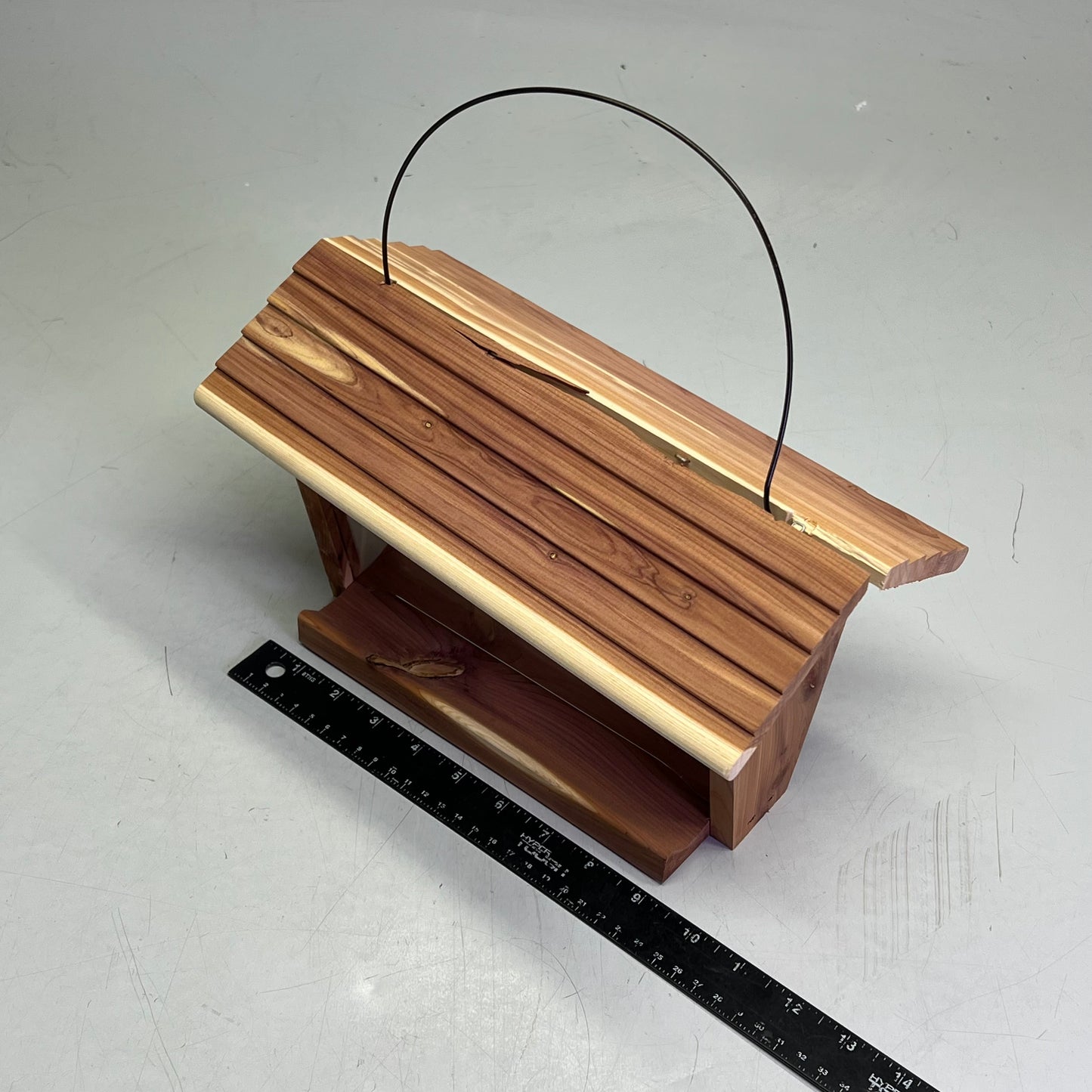 ZA@ PENNINGTON Red Cedar Natures Friend Hopper Bird Feeder 3 Lbs Cap Brown (As-is)