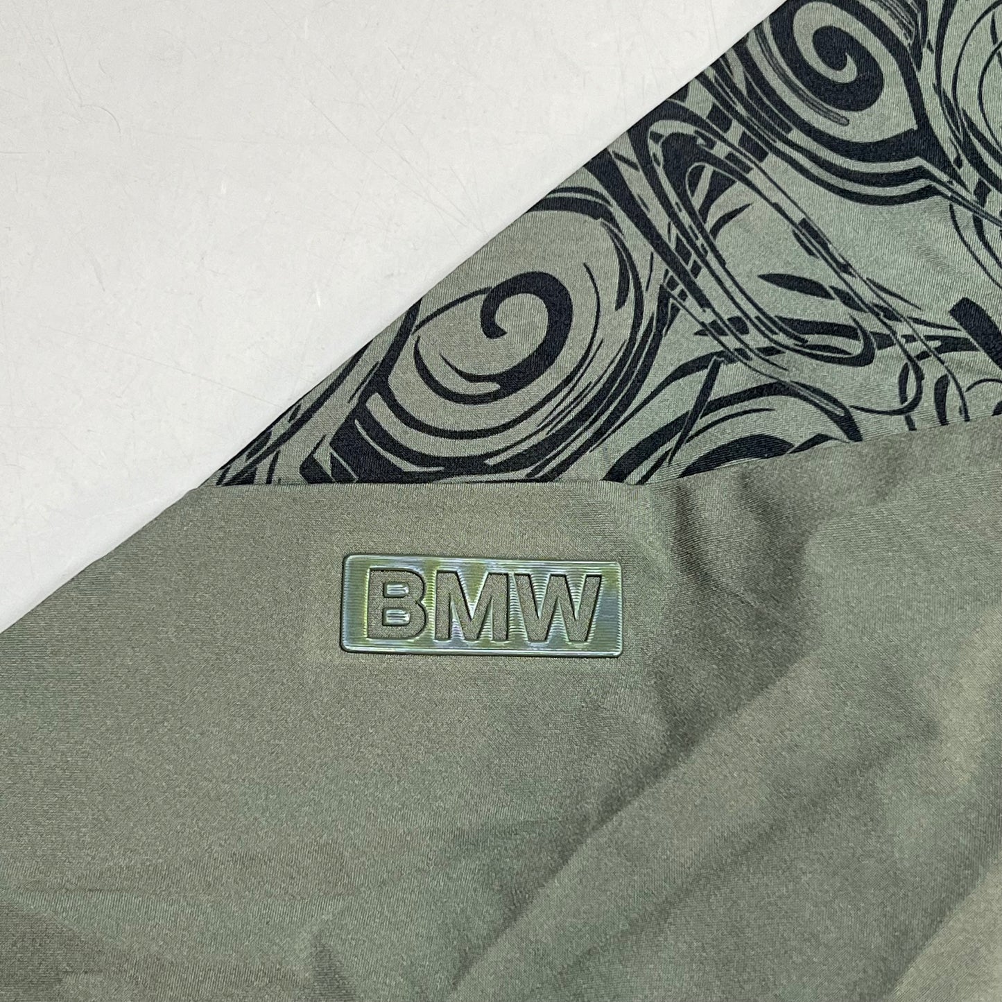 BMW Waterproof Lightweight Active Jacket Full Zip Mens Sz M Olive Scribble Print