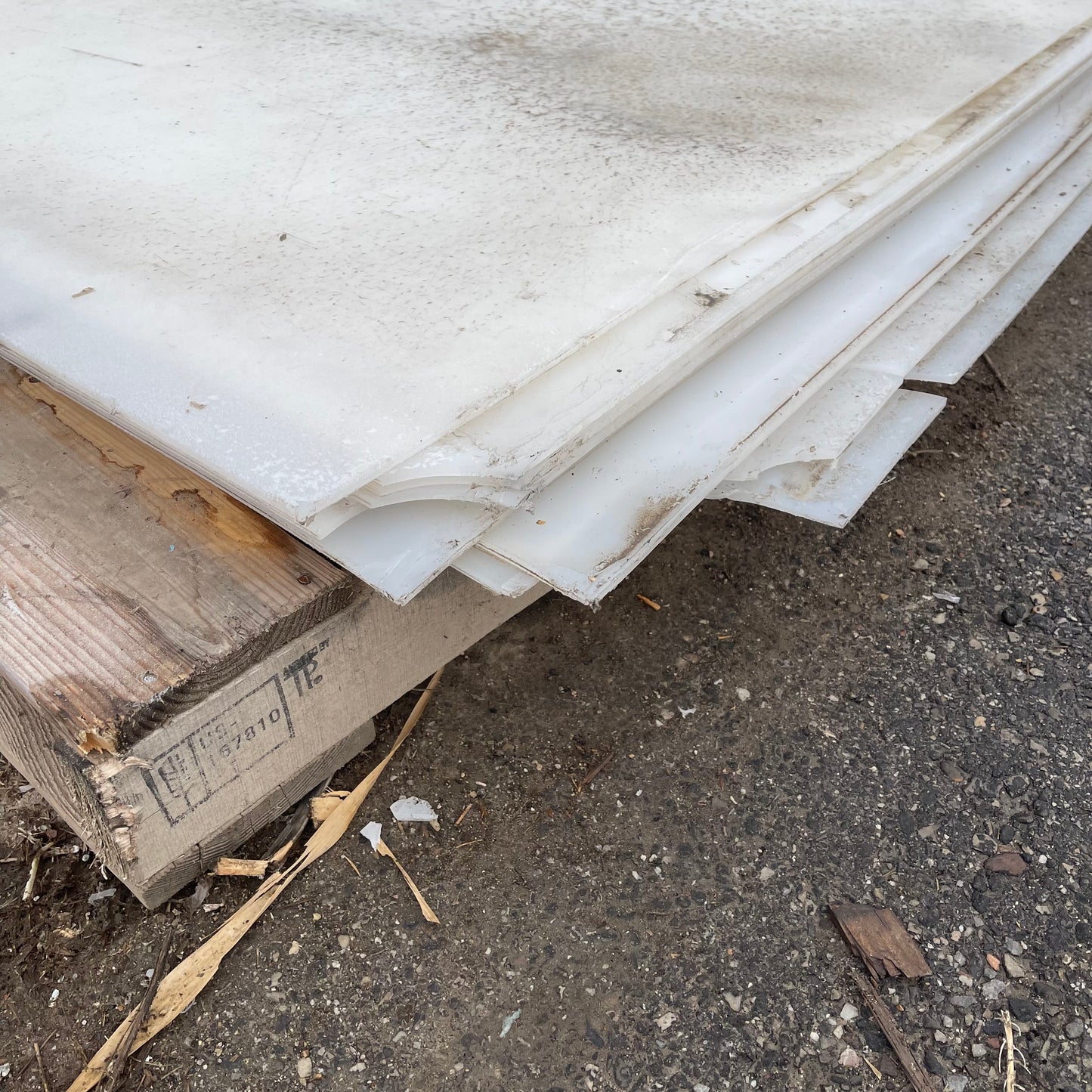 ZA@ Pallet of MIXED White Plastic Sheets 96”x49”