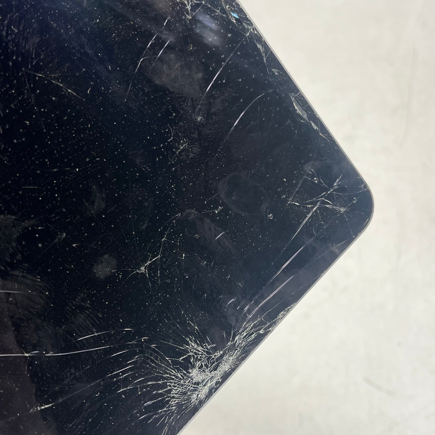 ZA@ APPLE  (LOT OF 2) Ipad Pro 1st Generation (Working & Unlocked) W/ Samsung Galaxy Tab S6 (shattered for Parts)   11" Space Grey A2013 (As-Is)