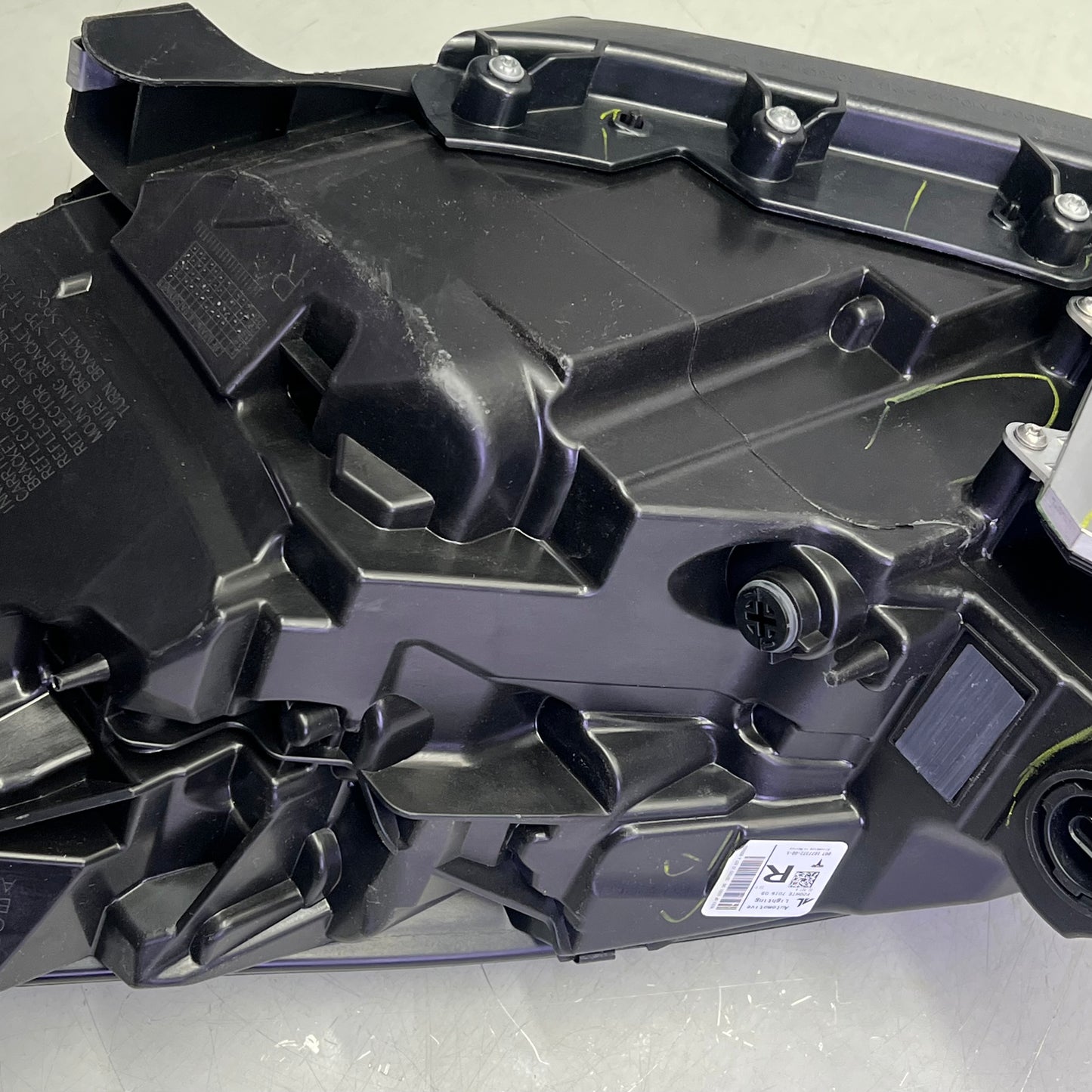 TESLA Genuine OEM RIGHT Headlight Assembly For 2027-2020 Tesla 1077372-00-L