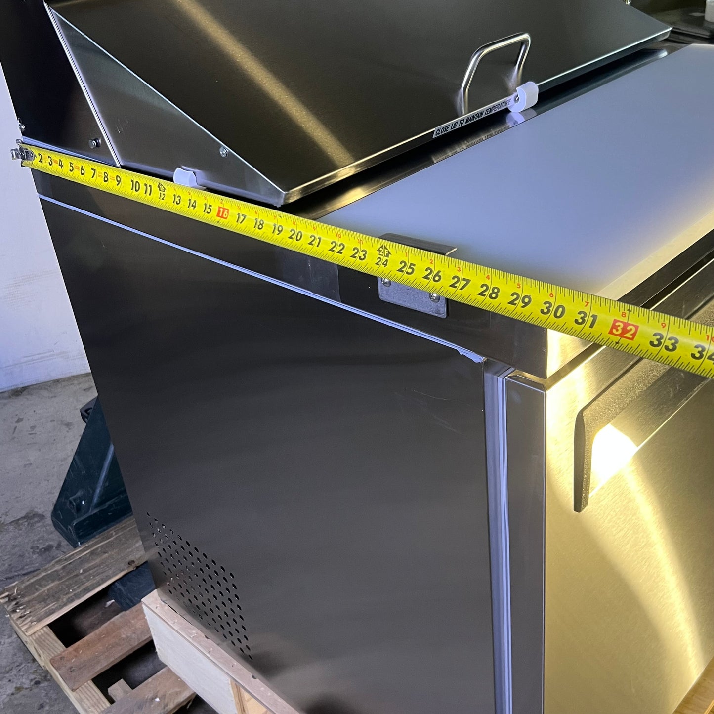 ZA@ AVANTCO 27" 1 Door Refrigerated Sandwich Prep Table 178APT27HC (New Other, Minor Damage)