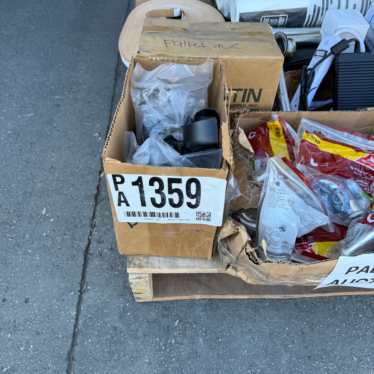 ZA@ Pallet of MIXED Paper Cups, Brackets, Fenders, Mate, Plumbing Parts, Hot Cup Sleeves, Bike Fender, & MORE! (AS-IS)