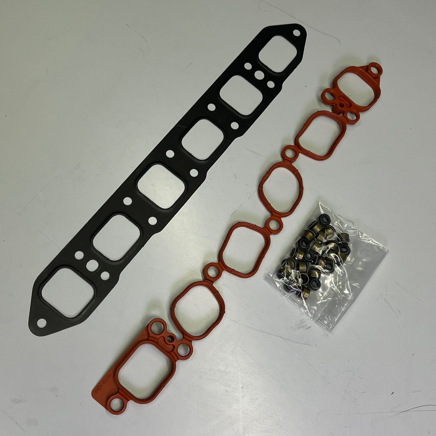 MAHLE Engine Gasket Set For Volkswagen Vehicles OE Fit & Function 95-3718