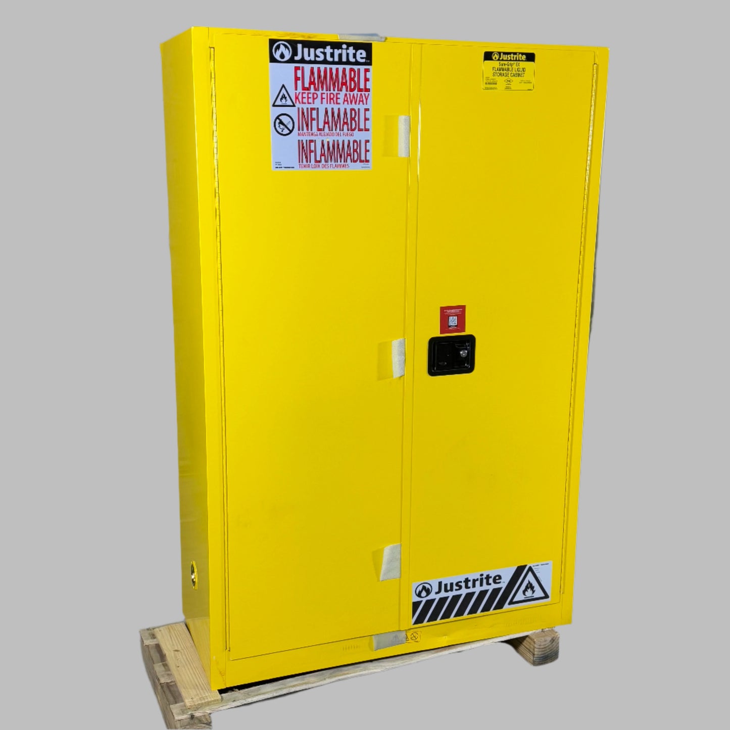 ZA@ JUSTRITE Sure-Grip EX Flammable Liquid Safety Storage Cabinet 45 Gal 18”Wx43”Lx65”H 894500 (AS-IS, Minor Damage)