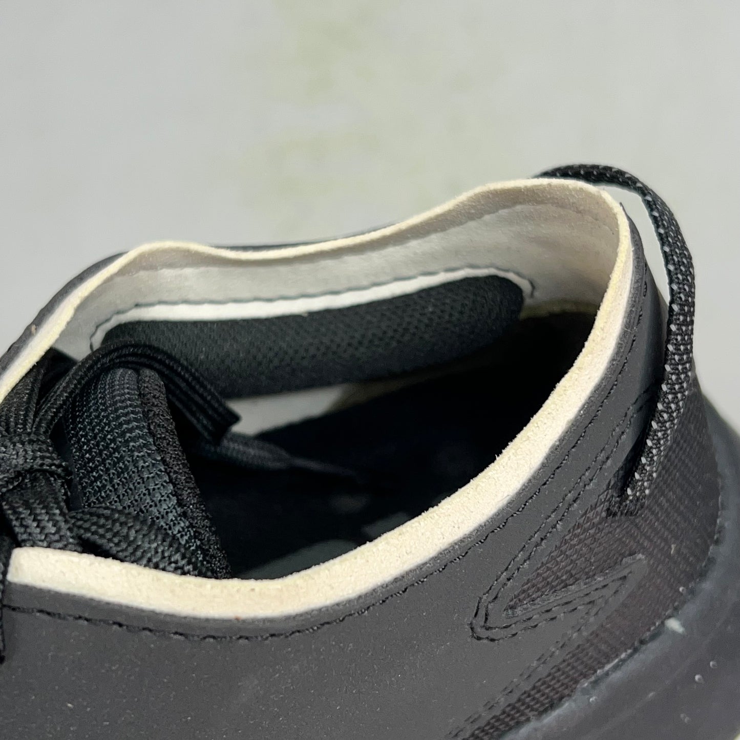 RED WING Safety Toe Slip Resistant Antimatter Shoe Women's Sz 7 M Black 5172