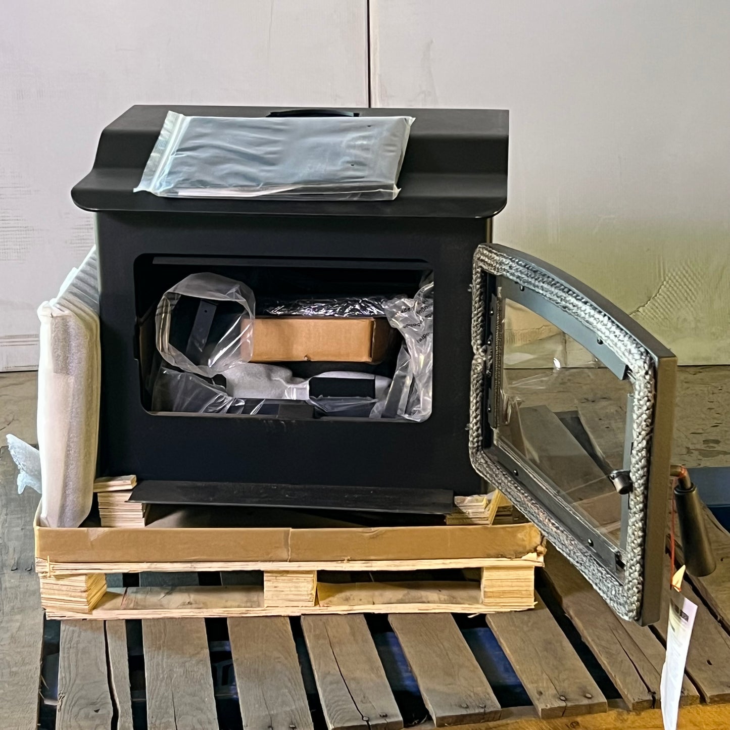 ASHLEY HEARTH Firewood Indoor Stove 68,000 BTUs 1,200sq Ft Black AW1120E-P