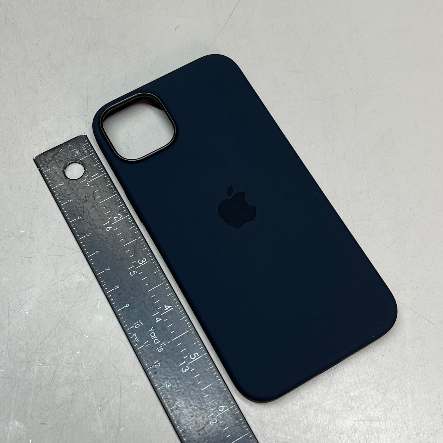 APPLE iPhone 14 Plus Silicone Case w/ MagSafe Midnight MPT33ZM/A (Return)