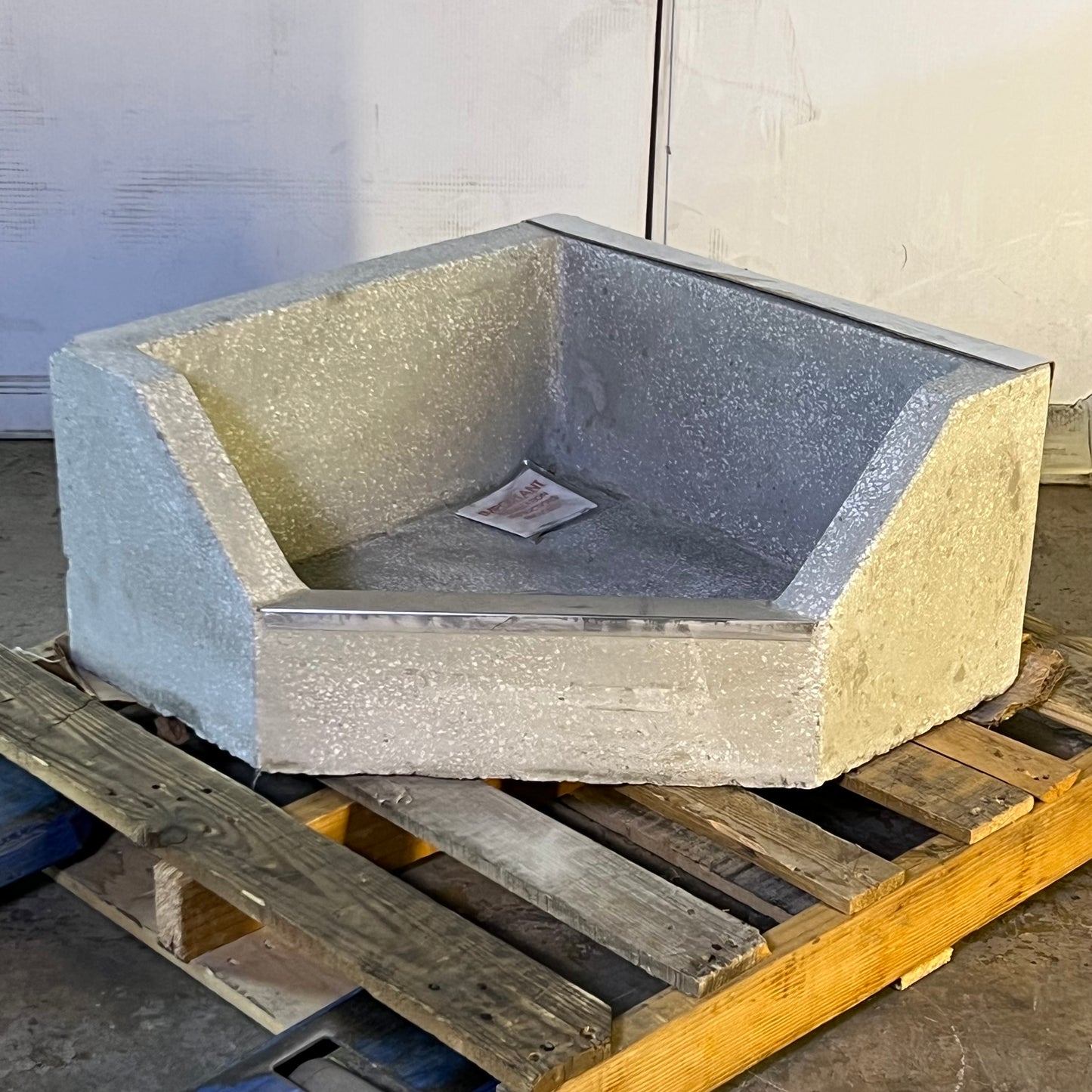 ZA@ Pallet of FIAT PRODUCTS Sink Sz 24" x 24" x 12"H