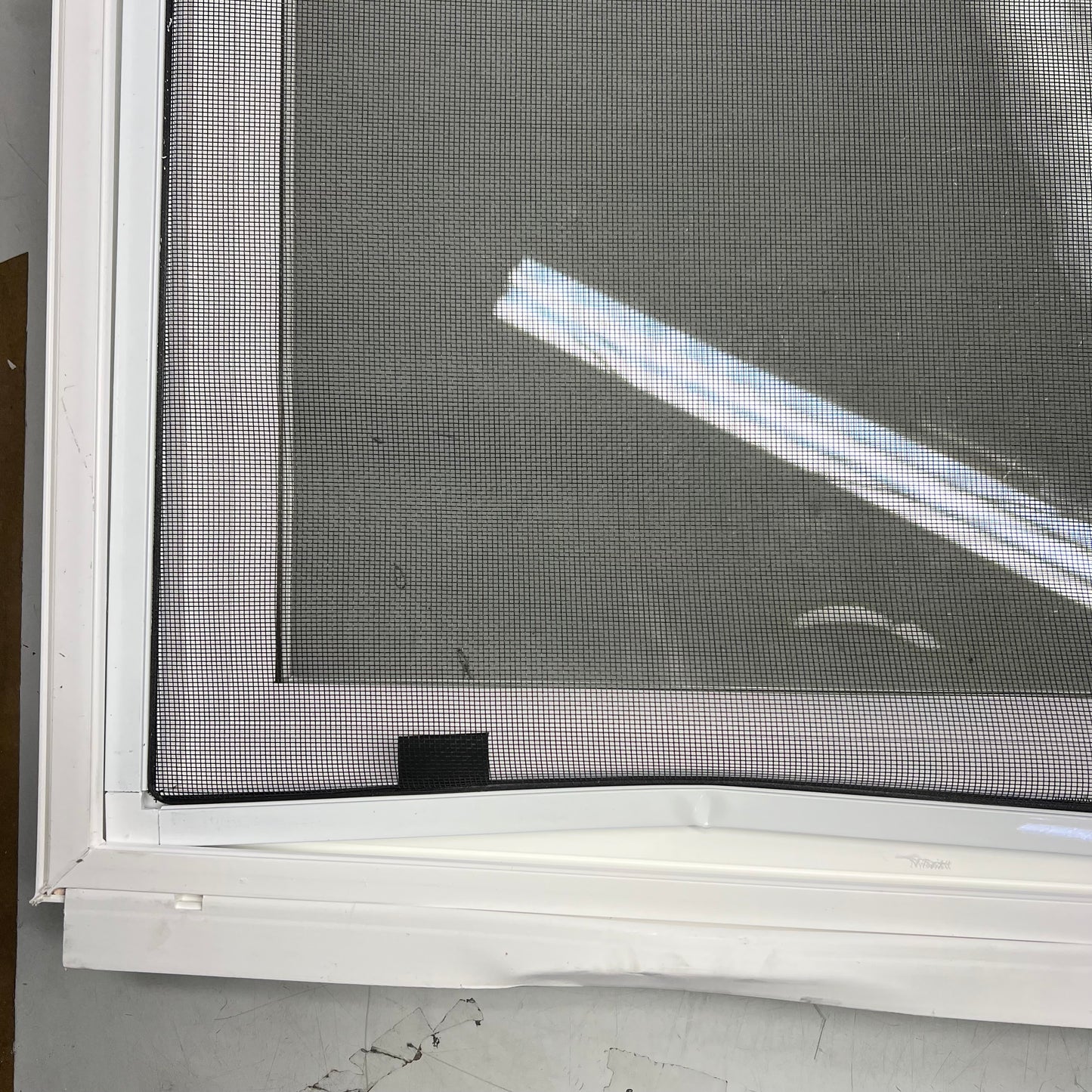ZA@ JELD-WEN V-2500 Series Single Hung Vinyl Low-E 35.75" X 37.5" White LT2308 (As-Is)