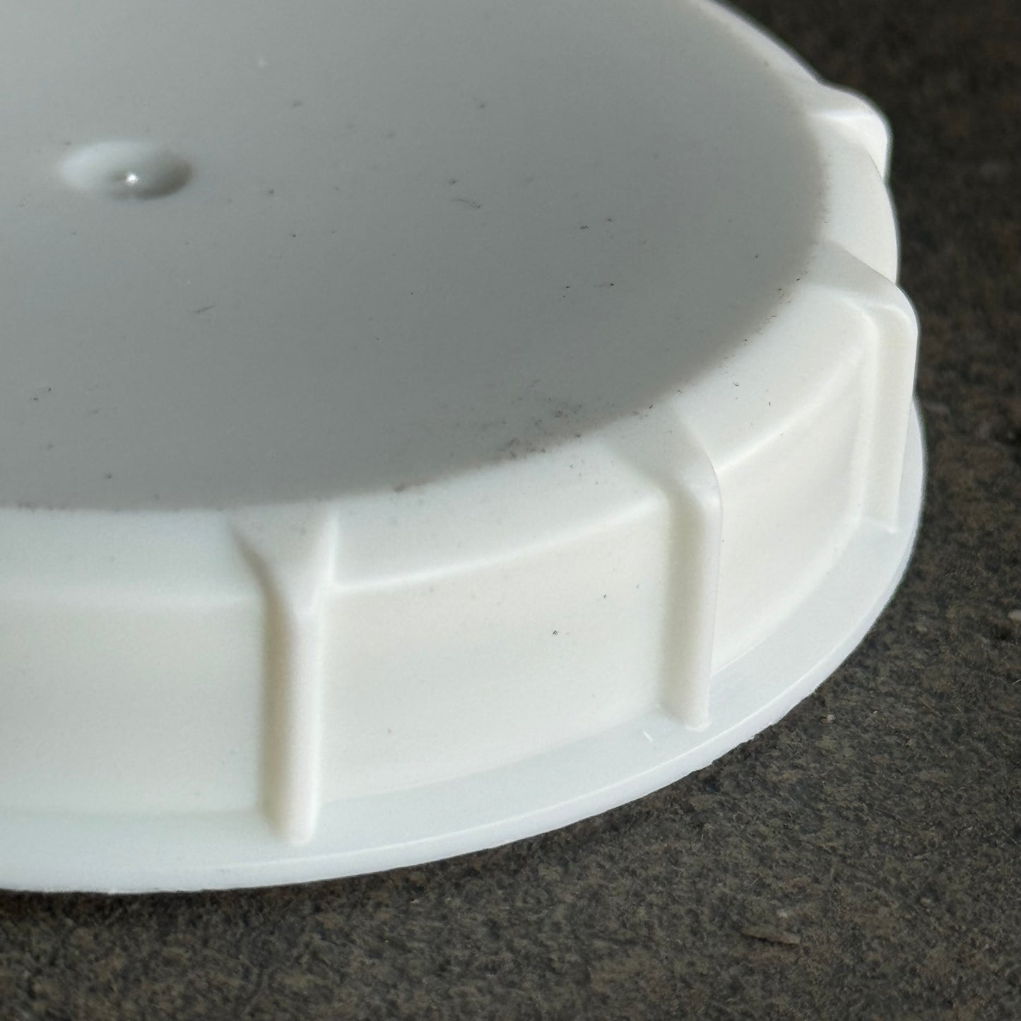 ZA@ Pallet of BERRY Linerletica/Tricorbraunwhoo Plastic Top 1250 PK!