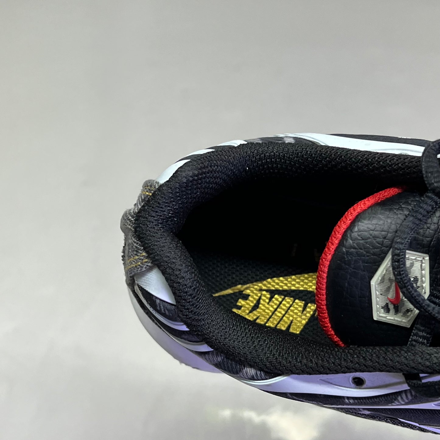 NIKE Air Max Plus SE Remix Pack Sneaker Men's Sz 11 (Pre-Owned)