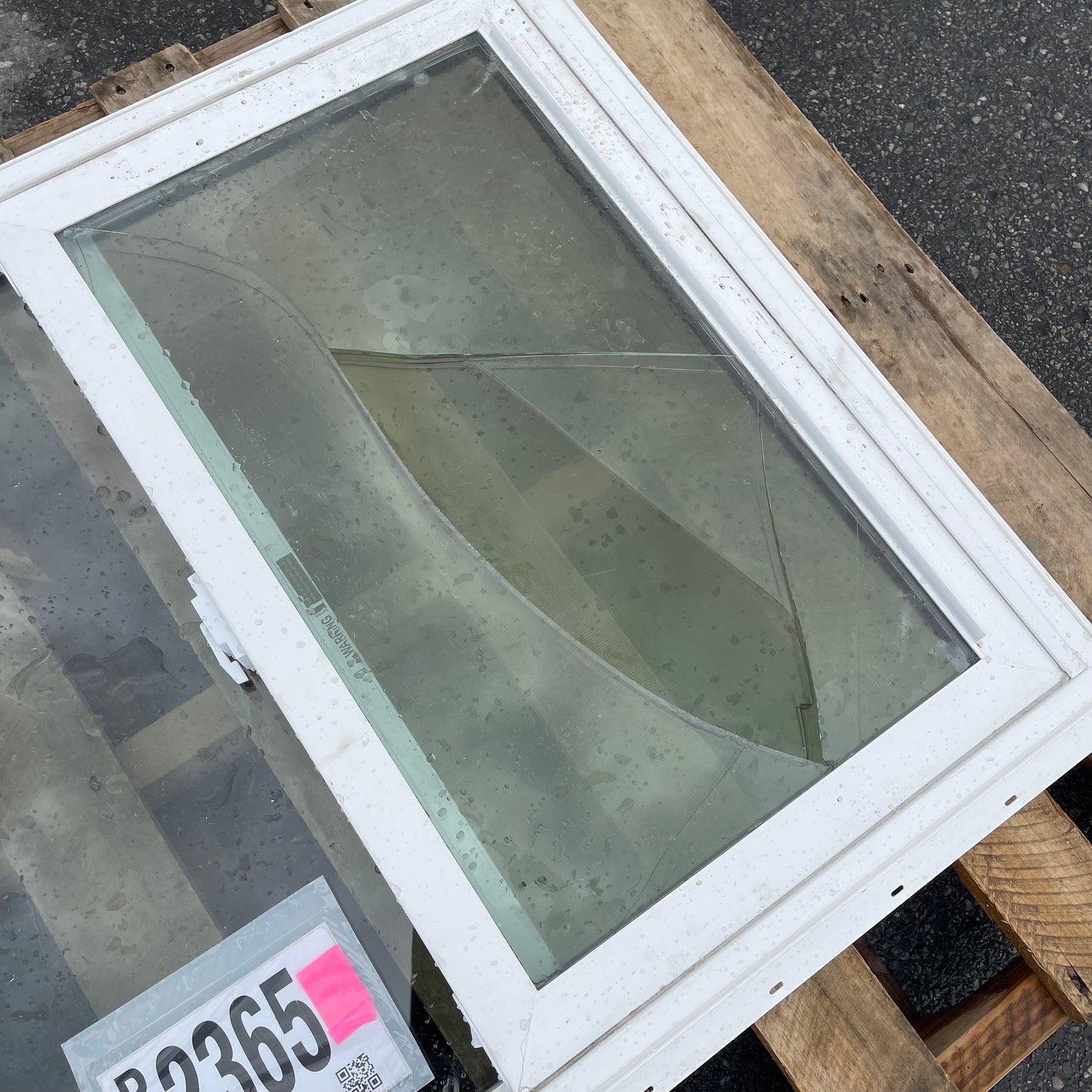 ZA@ Pallet of JELD-WEN Sliding Window w/ Screen 30”x37” (AS-IS, Broken Panel)