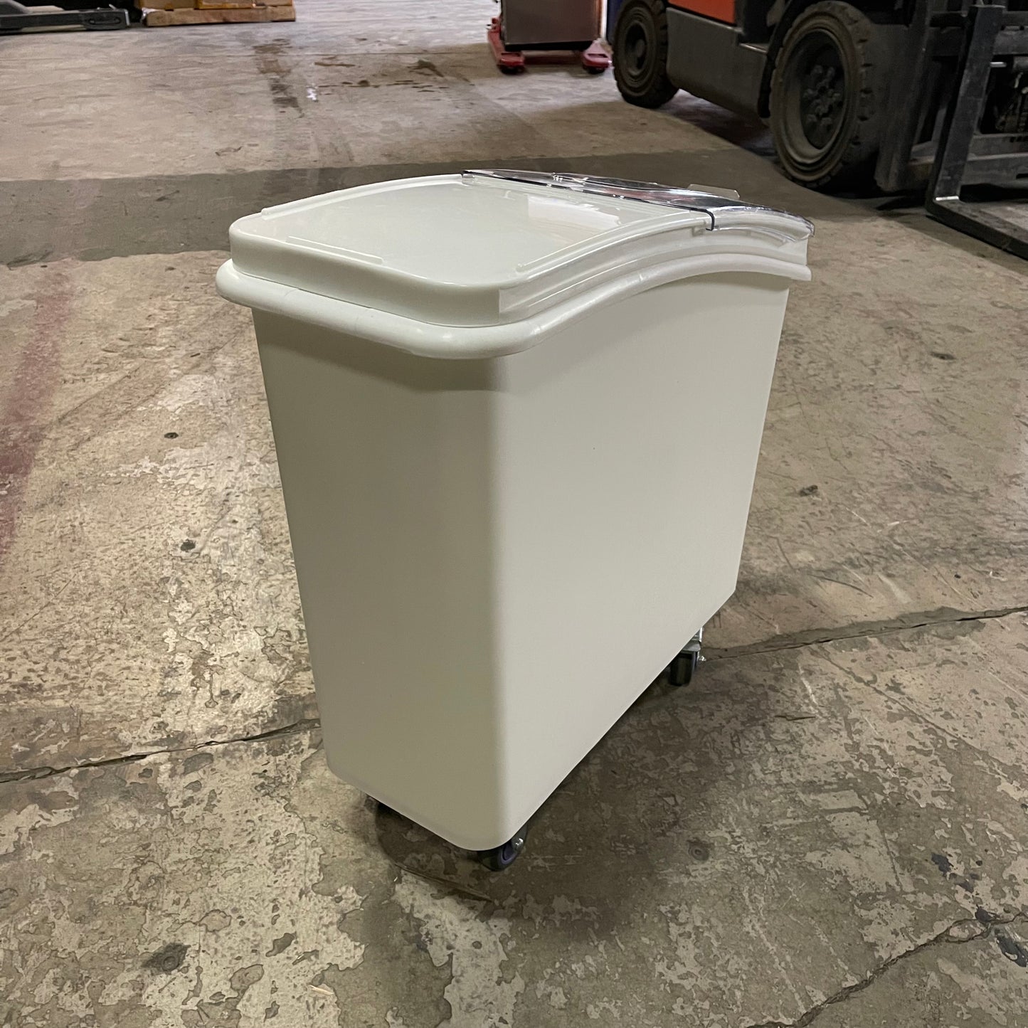 BAKER’S LANE Mobile Ingredient Bin 21 Gal White 176BIN21GL