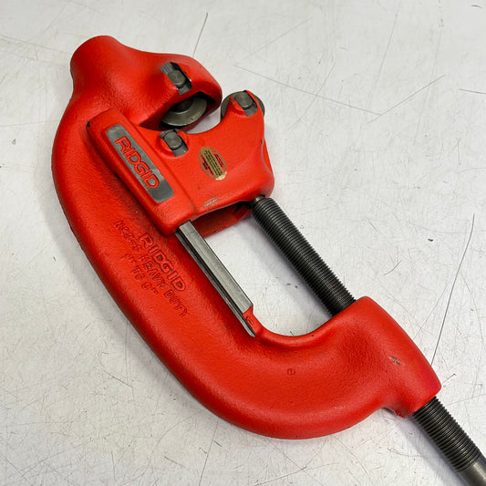 RIDGID Heavy Duty Pipe Cutter Ergonomic Handle Iron Body 1-3"  Red/Silver 32830