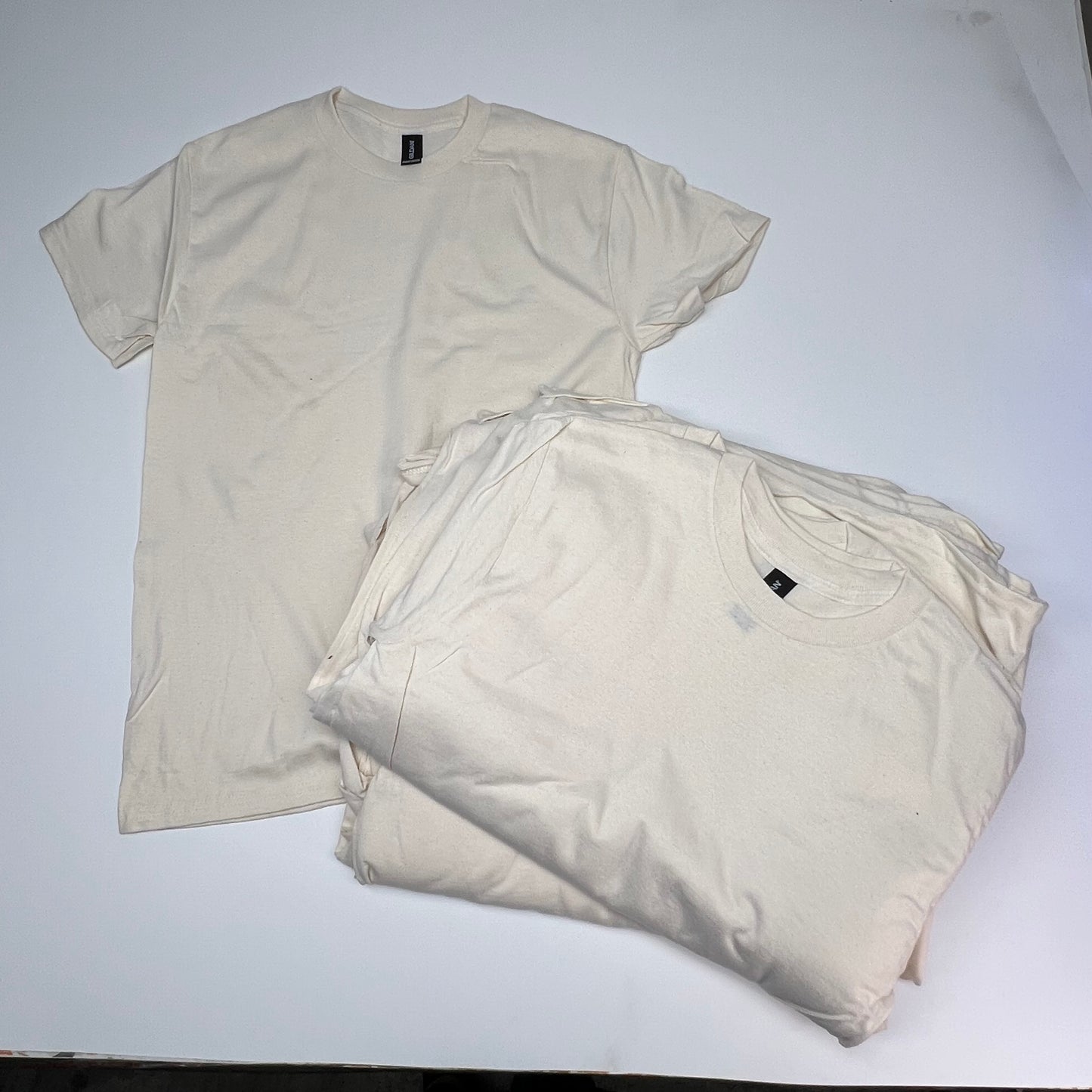 ZA@ GILDEN  (24 PACK) Pre Shrunk Heavy Cotton T-shirt  Unisex Sz S Natural 10057