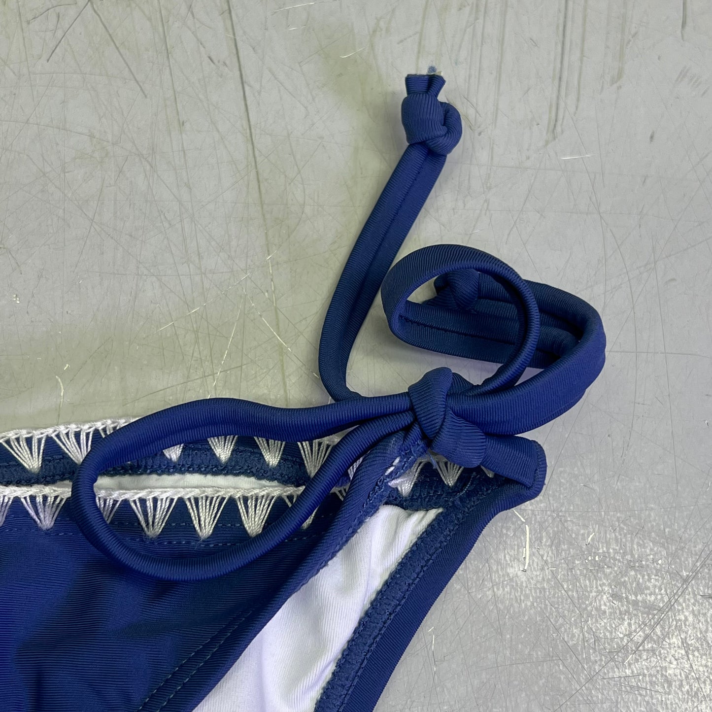 CHARMO Triangle Top Tie Bottoms Contrast Lace Bikini Women's Sz S Blue/White