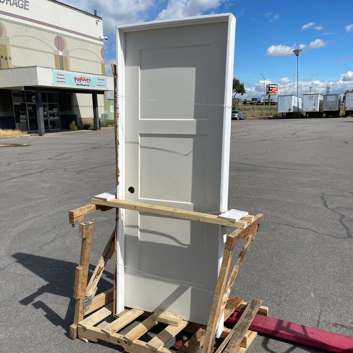 ZA@ Pallet of JELD-WEN Single Door, White 81”x32” (AS-IS)