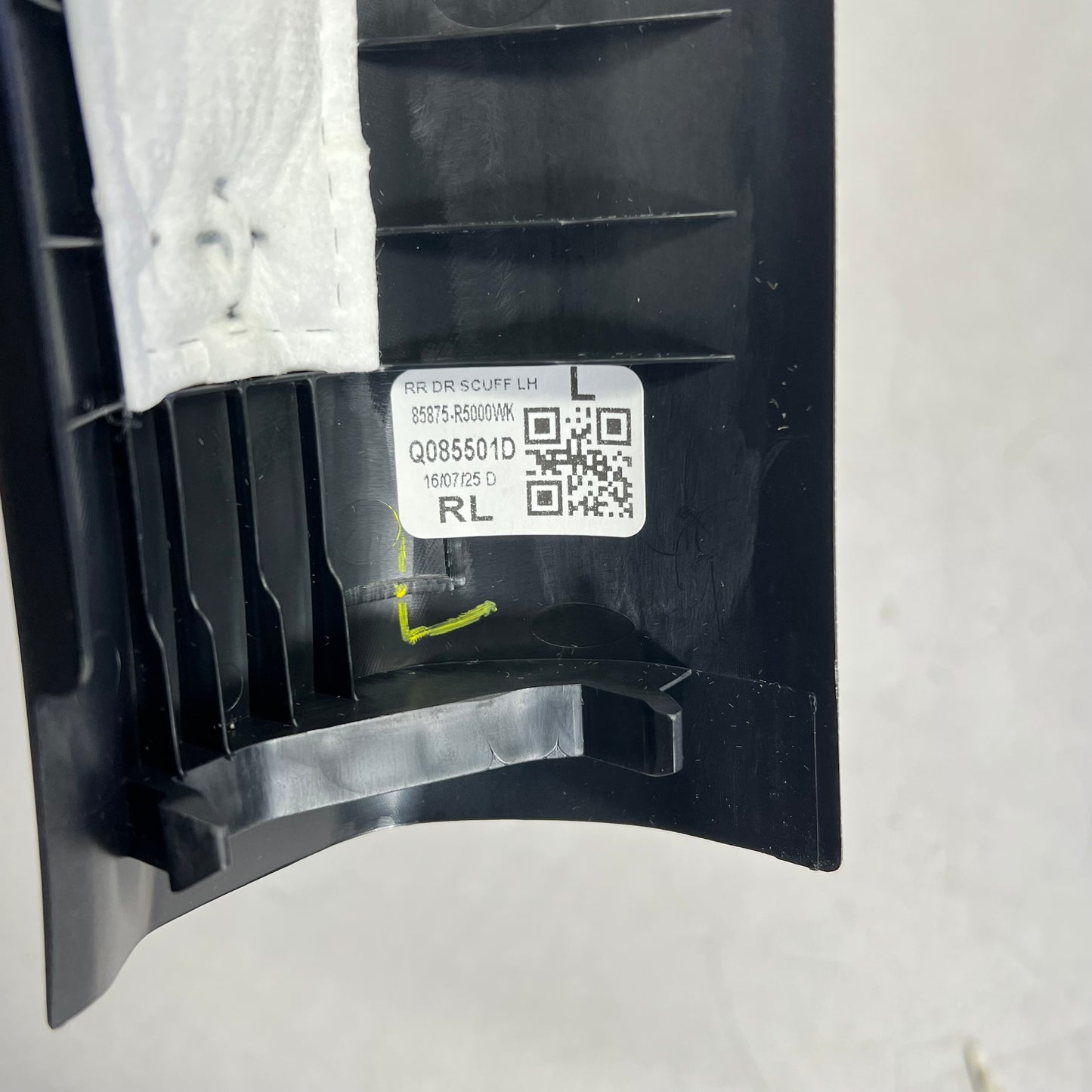 KIA Genuine Oem Scuff Plate Left Rear 2021-2025 Sorento Models 85875-R5000WK