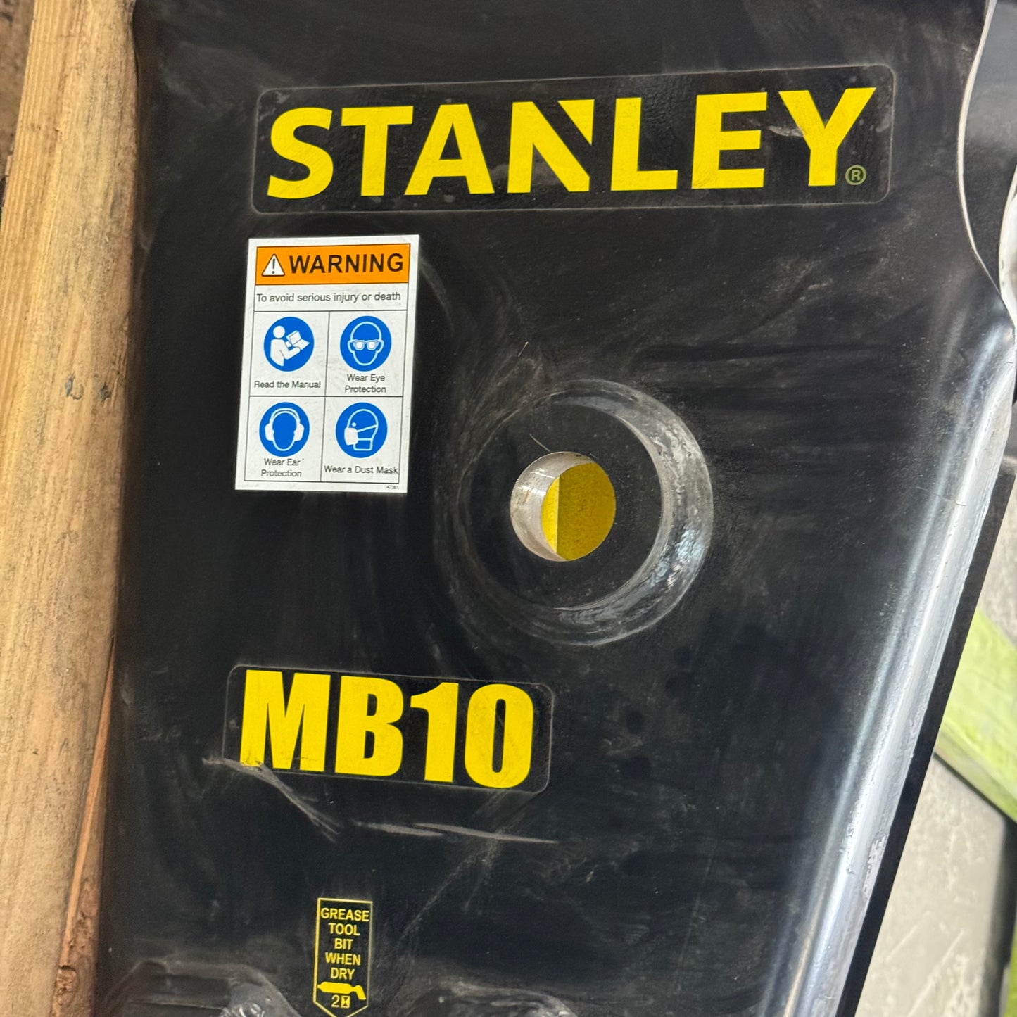 STANLEY Mounted Hydraulic Breaker w/ Skid Steer 4-Position Cradle Bracket MB10E