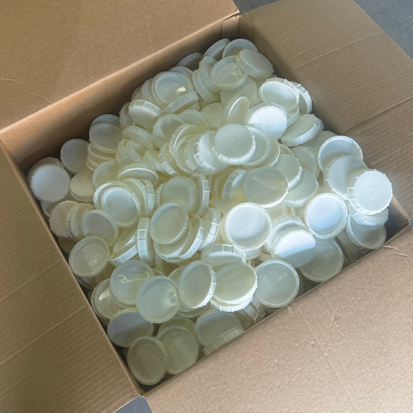 ZA@ Pallet of BERRY Linerletica/Tricorbraunwhoo Plastic Top 1250 PK!