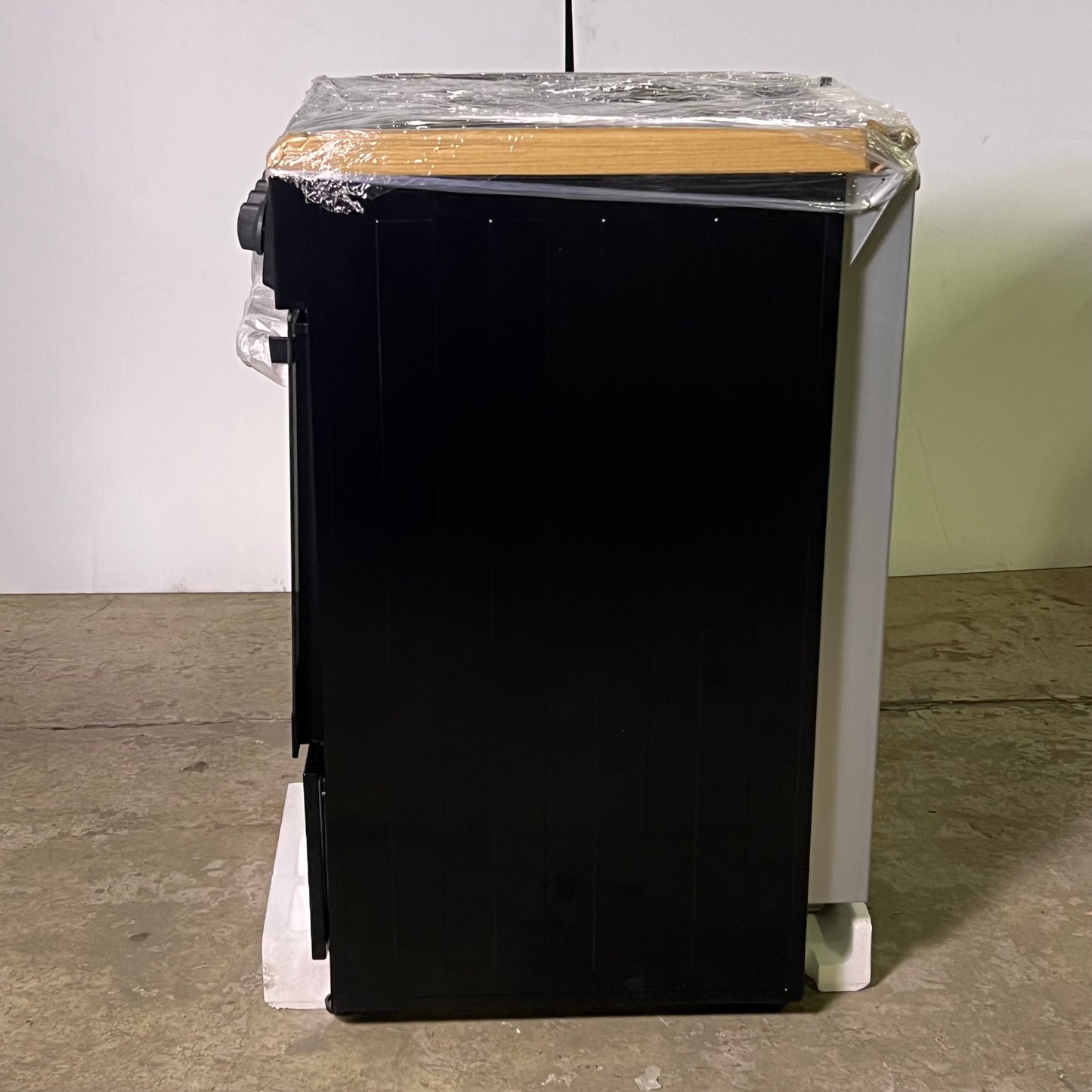 ZA@ PREMIUM LEVELLA  Freestanding Electric Range 240V PRE2027GB Sz 19.5" x 25.2" x 39.3" Black (New)