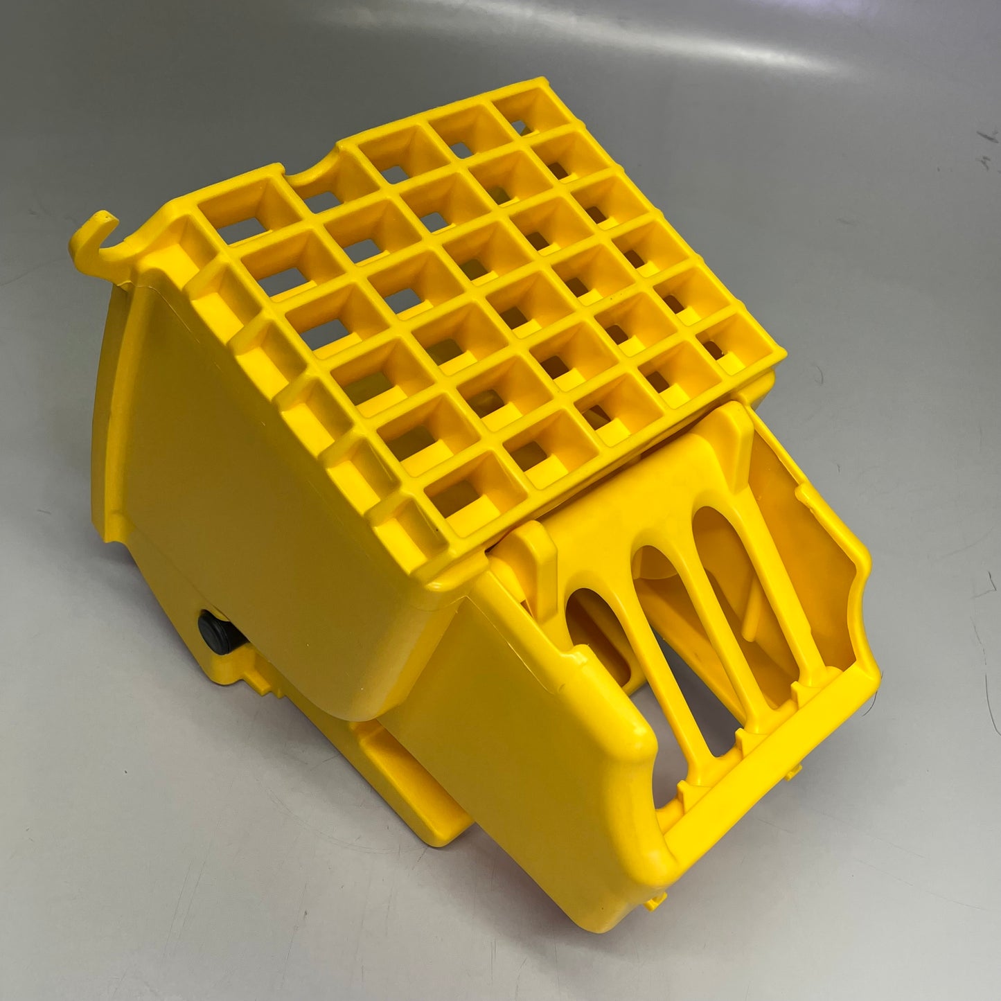 KLEENLINE PRO Bucket & Wringer W/ Side Press For Janitorial 26 Qt Yellow 660902