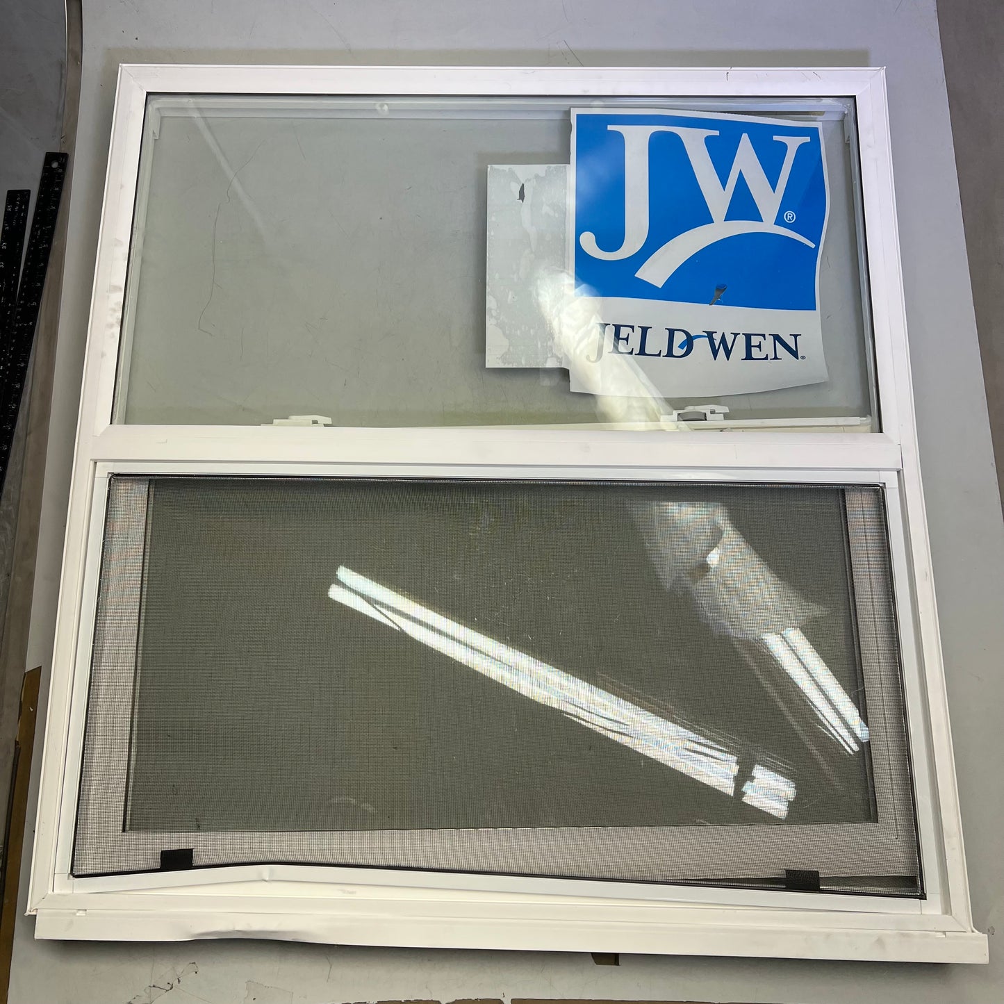 ZA@ JELD-WEN V-2500 Series Single Hung Vinyl Low-E 35.75" X 37.5" White LT2308 (As-Is)