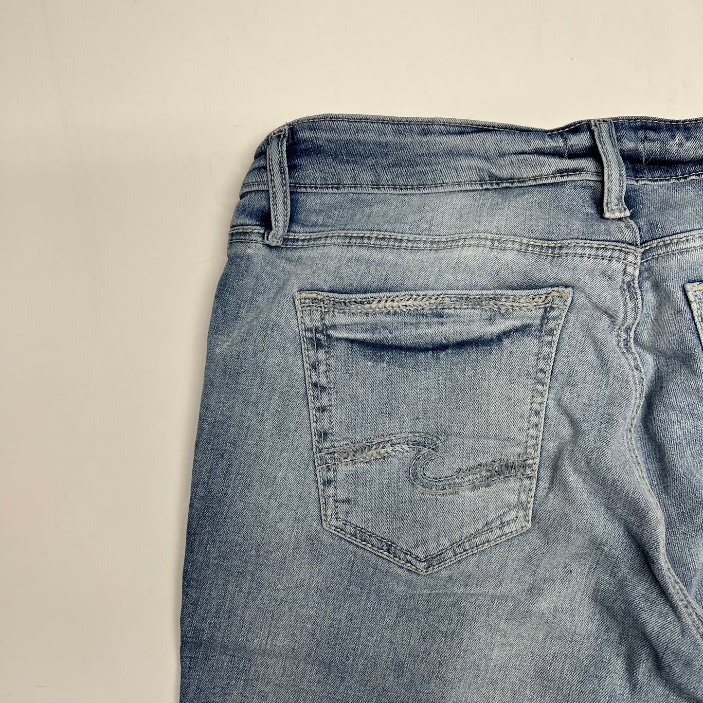 SILVER JEANS CO Elyse Curvy Fit Mid Rise Boot Jeans Women's Sz 31/31 Light Wash