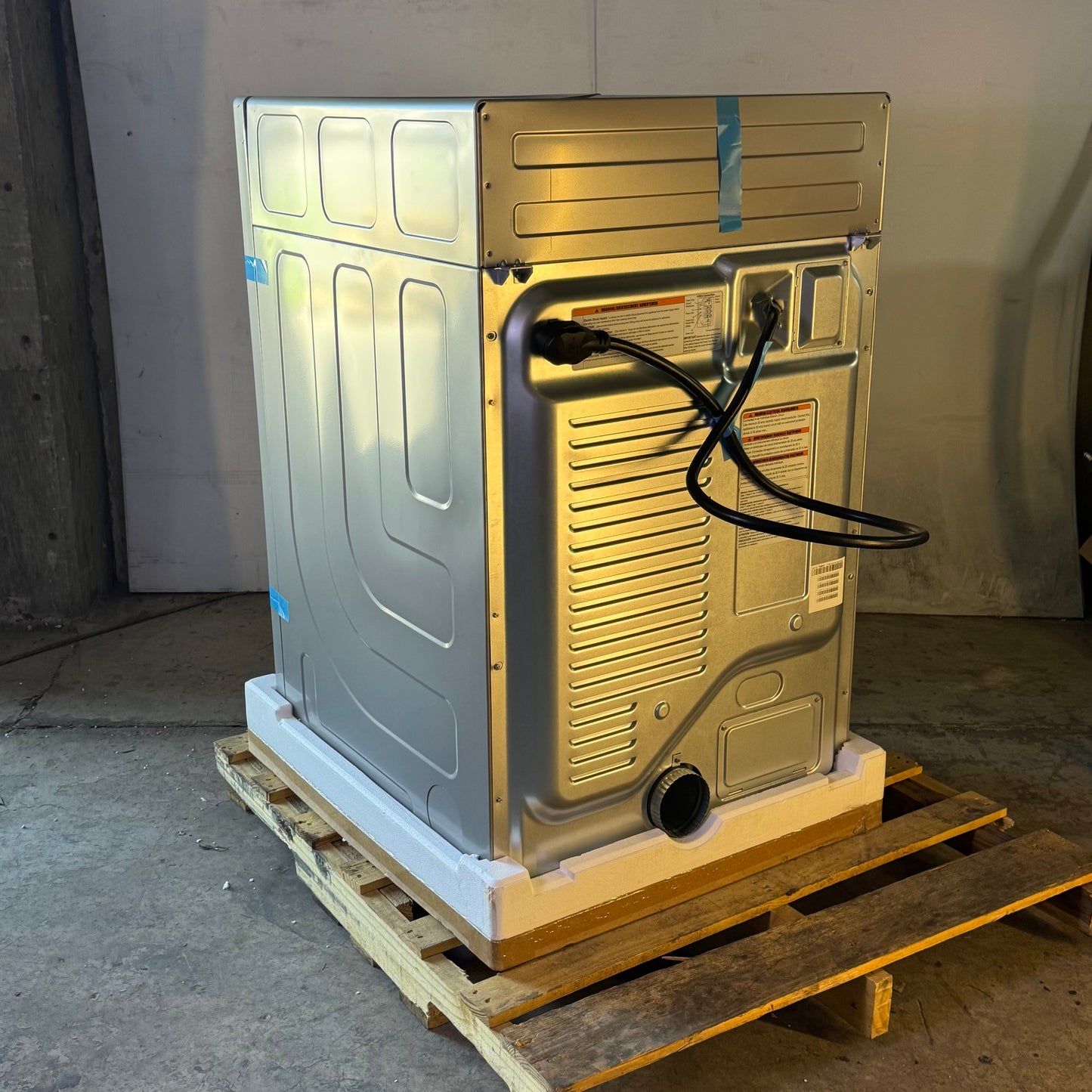 LAUNDRYLUX Commercial Laundry, Front Load Washing Machine Sz 26.5"W x 29.5"L x 45"H CDEB2 (New Other, Cosmetic Damaged)