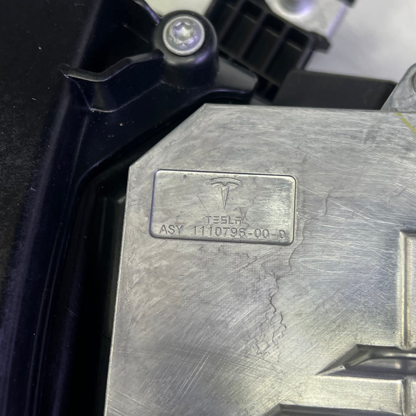 TESLA Genuine OEM RIGHT Headlight Assembly For 2027-2020 Tesla 1077372-00-L