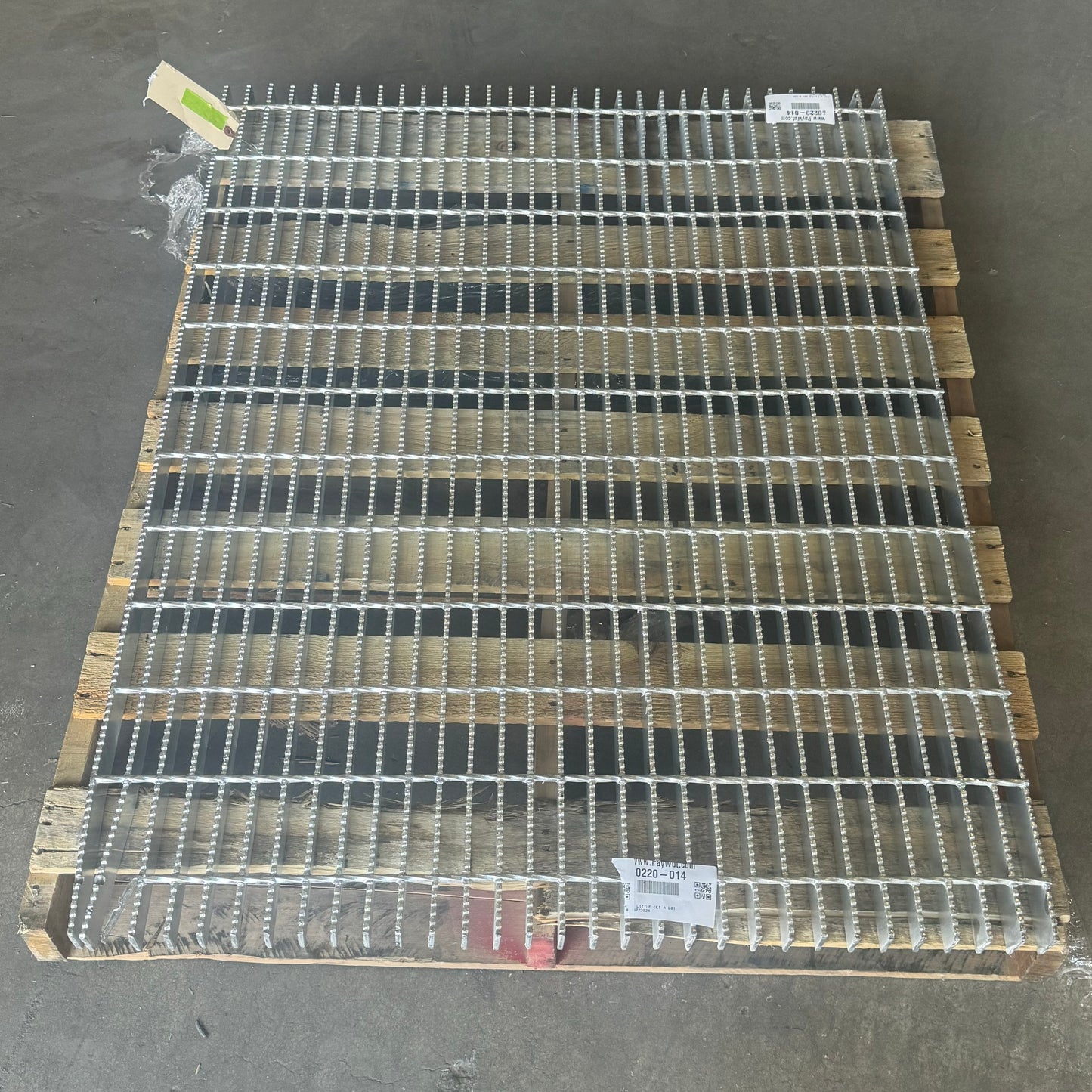 WELDFORGED forged Steel Bar Grating Galvanized 1-1/2”x3/16” Silver (Has a Small Bump)