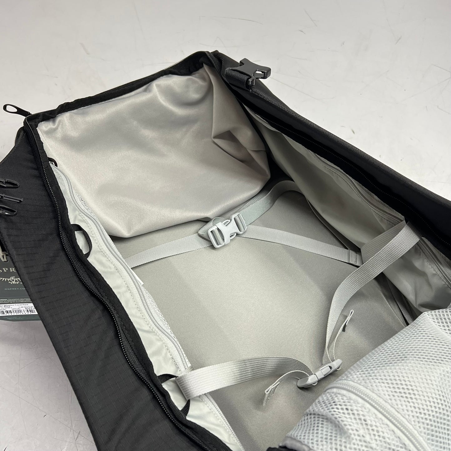 OSPREY Sojourn Shuttle Bag Rolling Duffel Tough Handle 45L Cap Black 10005387