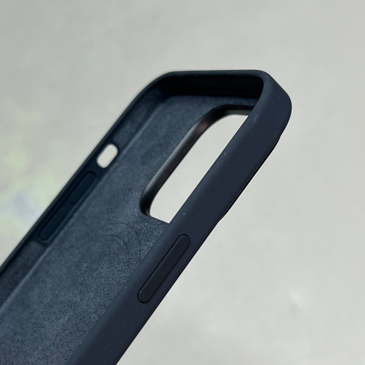 APPLE 14 Pro High Quality Silicone Case W/ MagSafe Midnight  MPTE3ZM/A (Return)