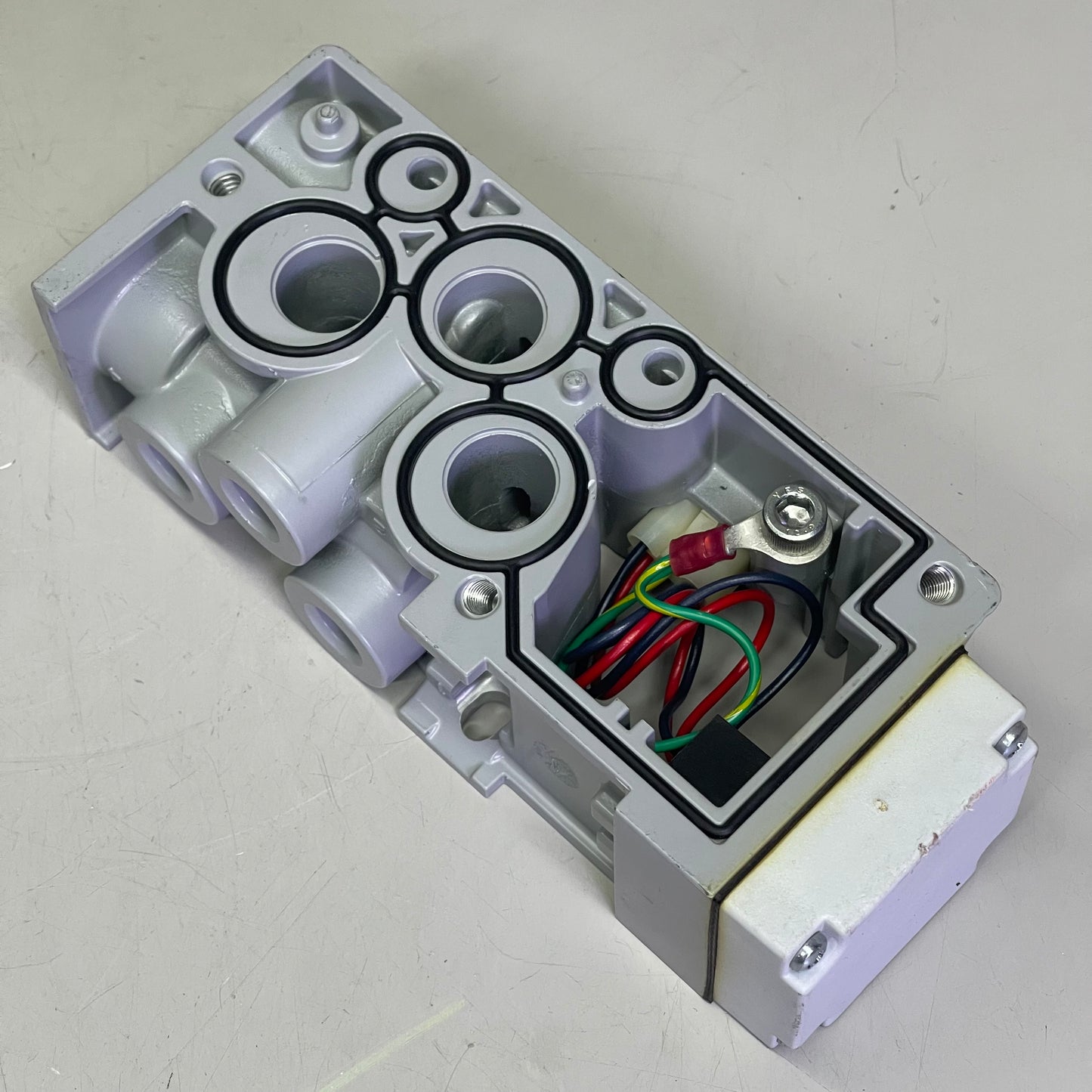 PARKER 5-Port Solenoid Valve For Pneumatic Systems (H2 Or H3 Assembly) Grey