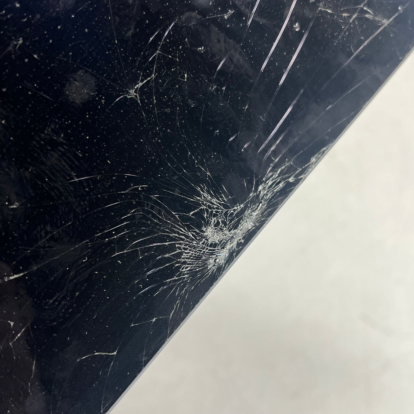 ZA@ APPLE  (LOT OF 2) Ipad Pro 1st Generation (Working & Unlocked) W/ Samsung Galaxy Tab S6 (shattered for Parts)   11" Space Grey A2013 (As-Is)