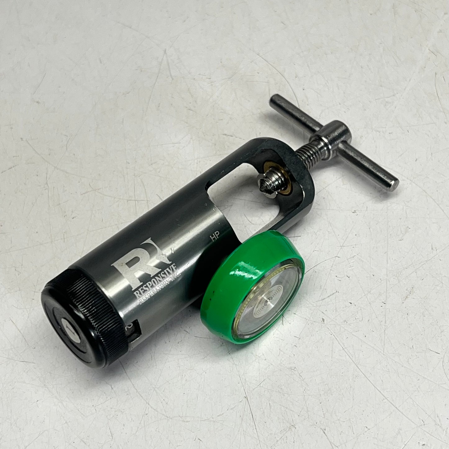RESPONSIVE RESPIRATORY INC Regulator W/ Barb  15 LPM CGA 870 120-3040 (Used)