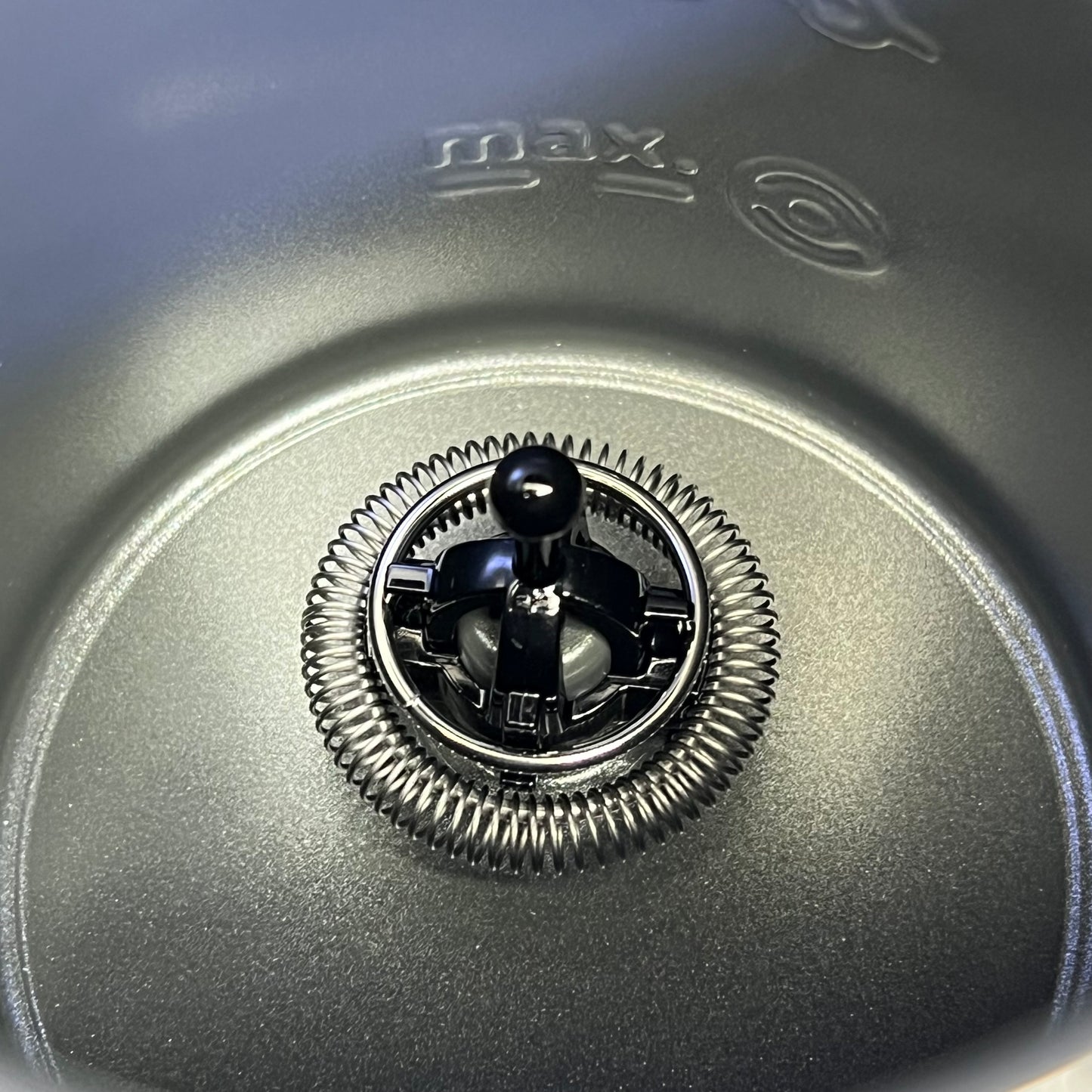 NESPRESSO Ultra Quiet Vertuo Next By De'longhi Coffee Kit Black/Silver ENV120CAE