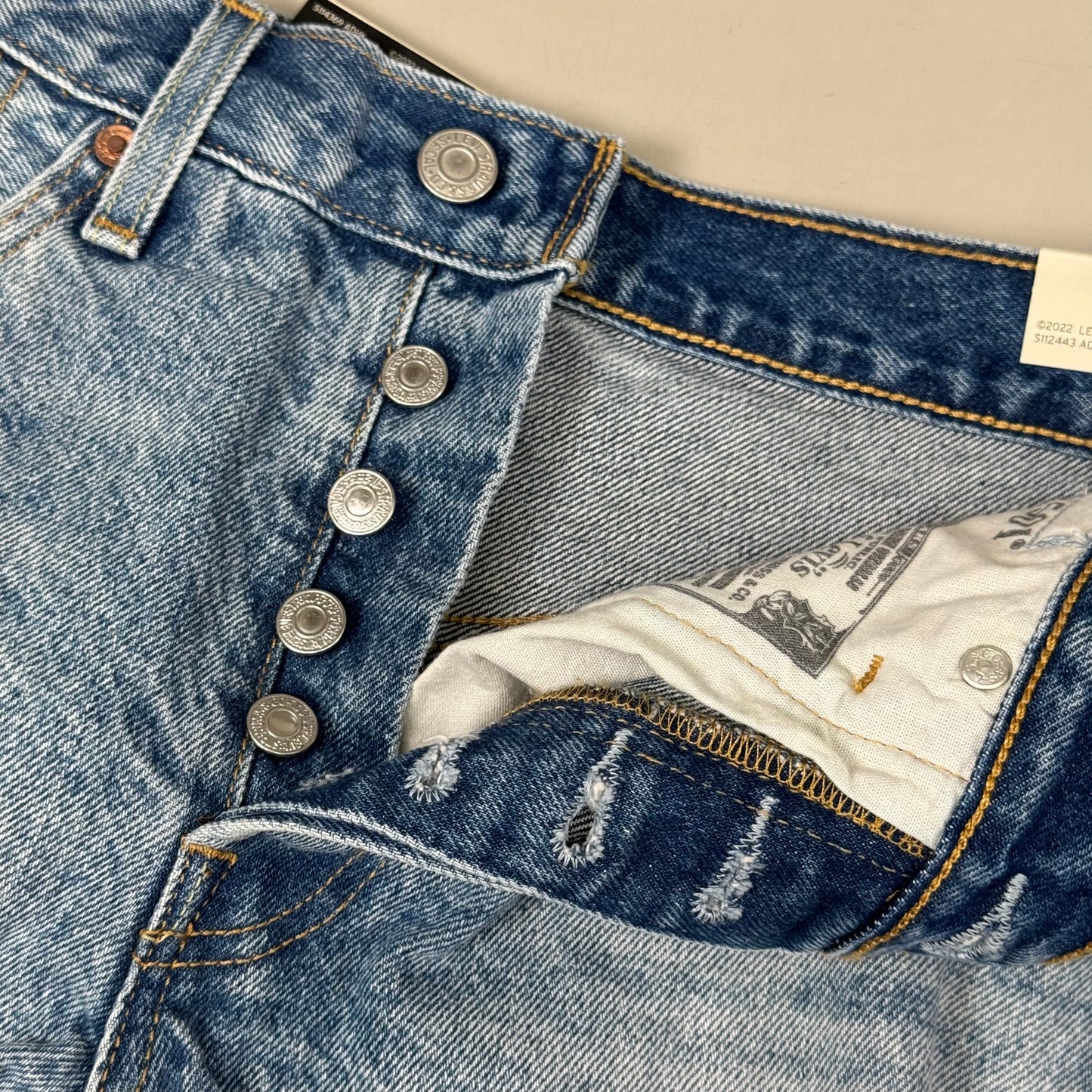 LEVIS 501 Original Fit High Rise Shorts Medium Wash Women's Sz 26 Mega Vibe Blue