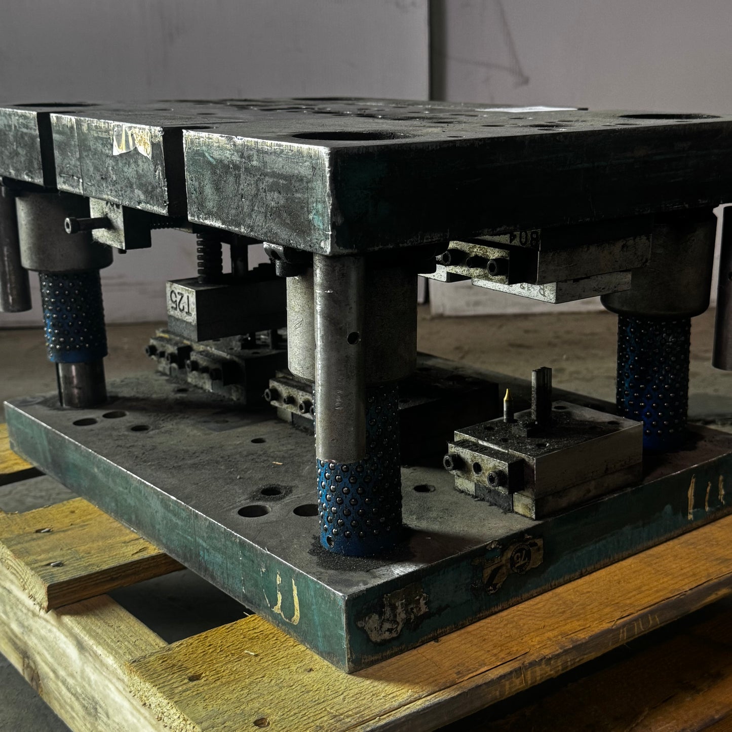 Die Stamp (Solid Metal) 14"W x 19"L x 10.5"H Gray (AS-IS, Used)