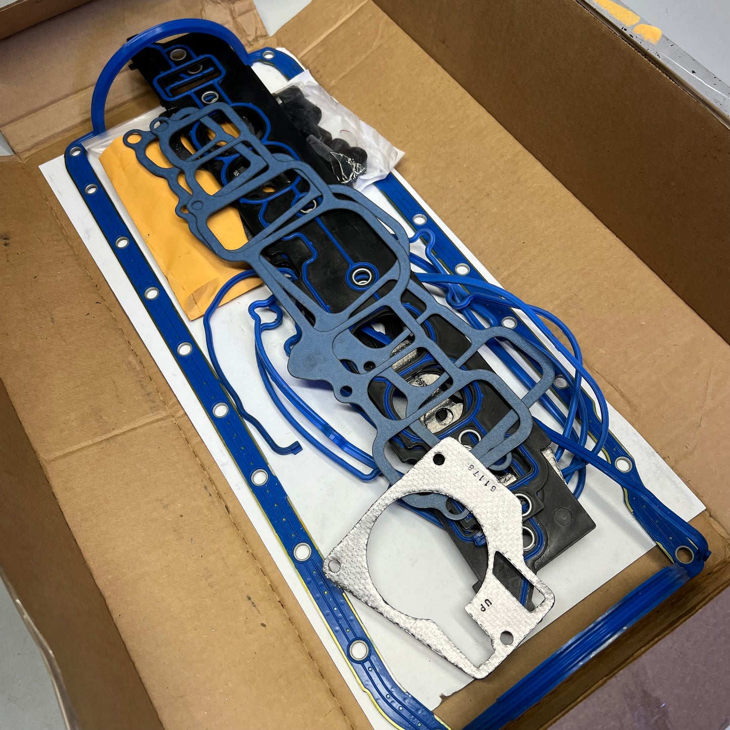 FEL-PRO Engine Gasket Set For Chevrolet & GMC Vehicles 260-1932