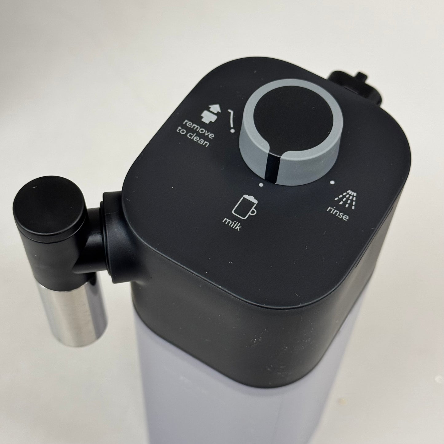 NESPESSO Vertuo Lattissima One-Touch Coffee Maker & Frother Matte White & Gloss