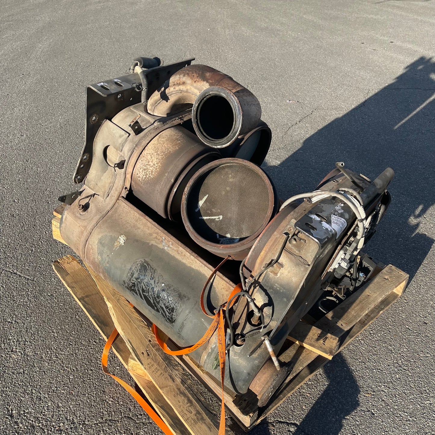 ZA@ Pallet of DETROIT DIESEL One-Box DD13, DD15, DD16