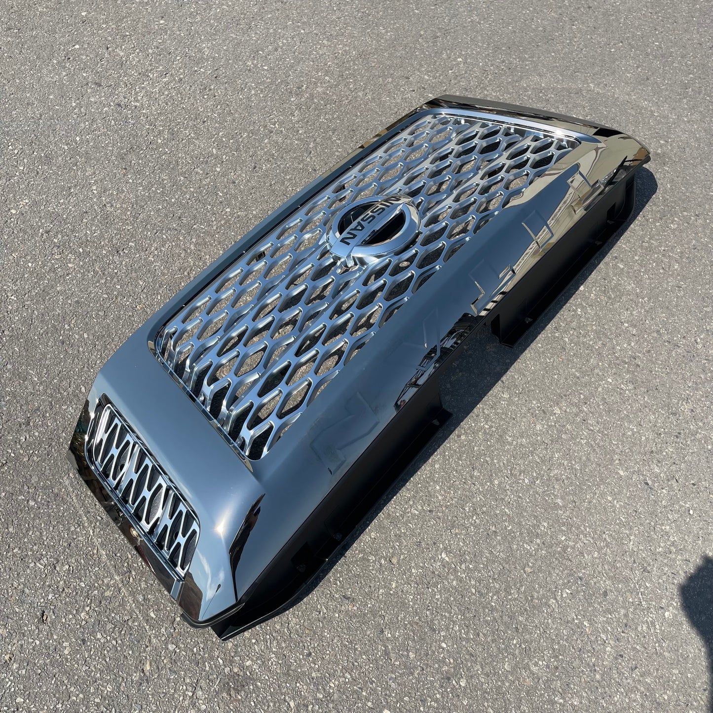 ZA@ NISSAN 2017-2019 Titan Grille Assembly OEM Front Chrome Grill 62310-EZ90B (AS-IS)