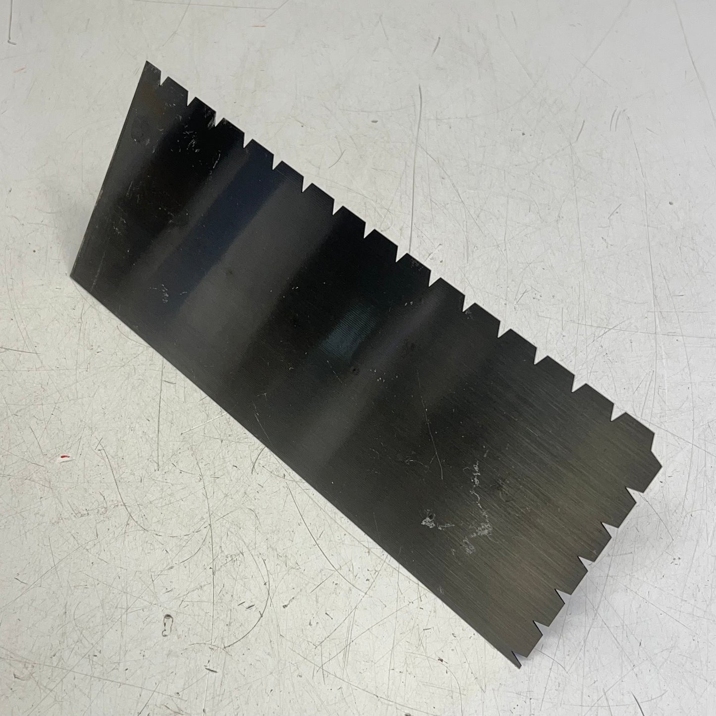 ZA@ ROBERTS  Wood Adhesive Trowel 3/16 x 1/4 x 1/2" V Flat Tan 49730