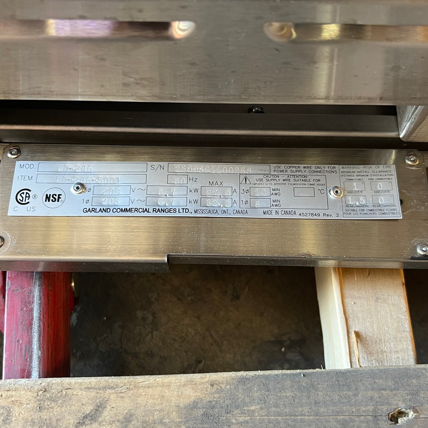 GARLAND Electric Commercial Range Sz 24"W x 24"L x 14"H, ED-24G (New w/ Damage, One Leg Missing)