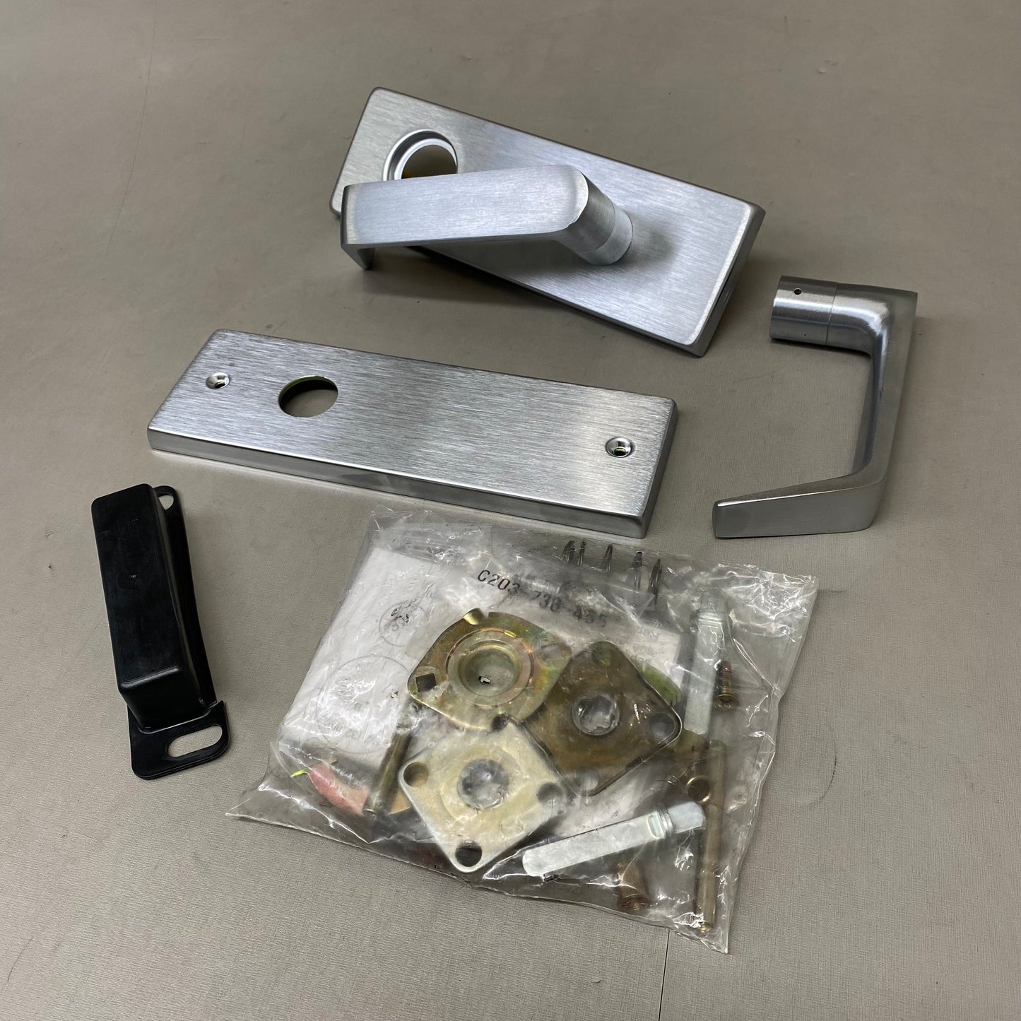 SCHLAGE L Series Trim Pack Door Handle  06N Lever Satin Chrome 09-449.06.626.00N