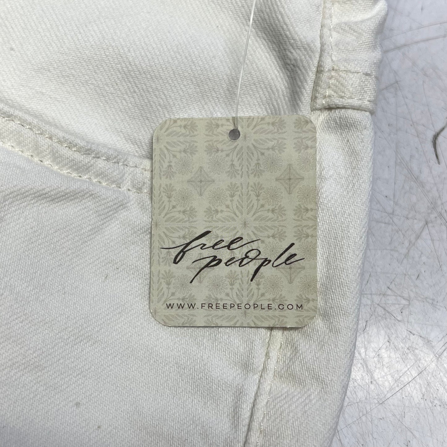 FREE PEOPLE We the Free Montana Shorts Knee Length Women's sz 27 White OB2181075