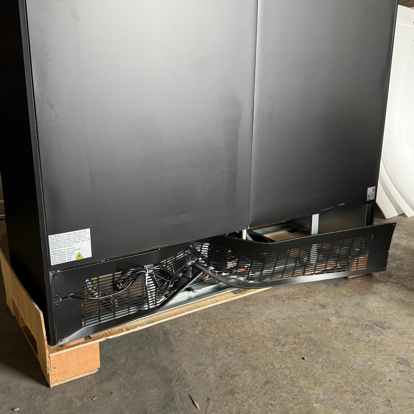ZA@ Pallet of AVANTCO Merchandiser Refrigerator Sz 30"W x 78"L x 80"H, 178GD69HCB (AS-IS, Damaged)