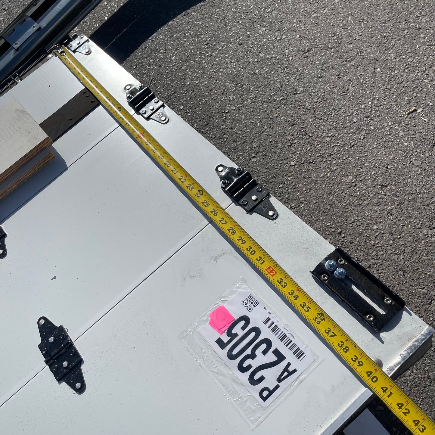 ZA@ Pallet of TRANSGLOBAL Roll-up Doors & Hardware White TGU-58.75X86X.25-UPS-WTO (AS-IS)